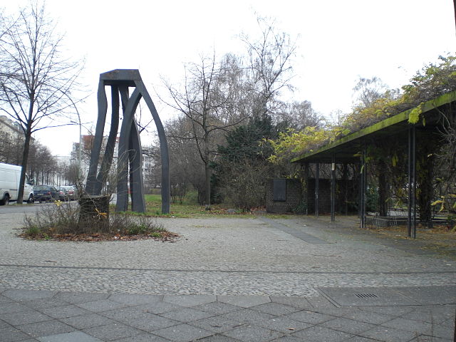 Skulptur Lenz am Olivaer Platz Skulptur Lenz am Olivaer Platz
