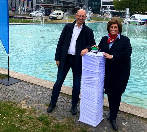 Judith Stückler und Karsten Sell bei der Eröffnung der Brunnensaison 2022