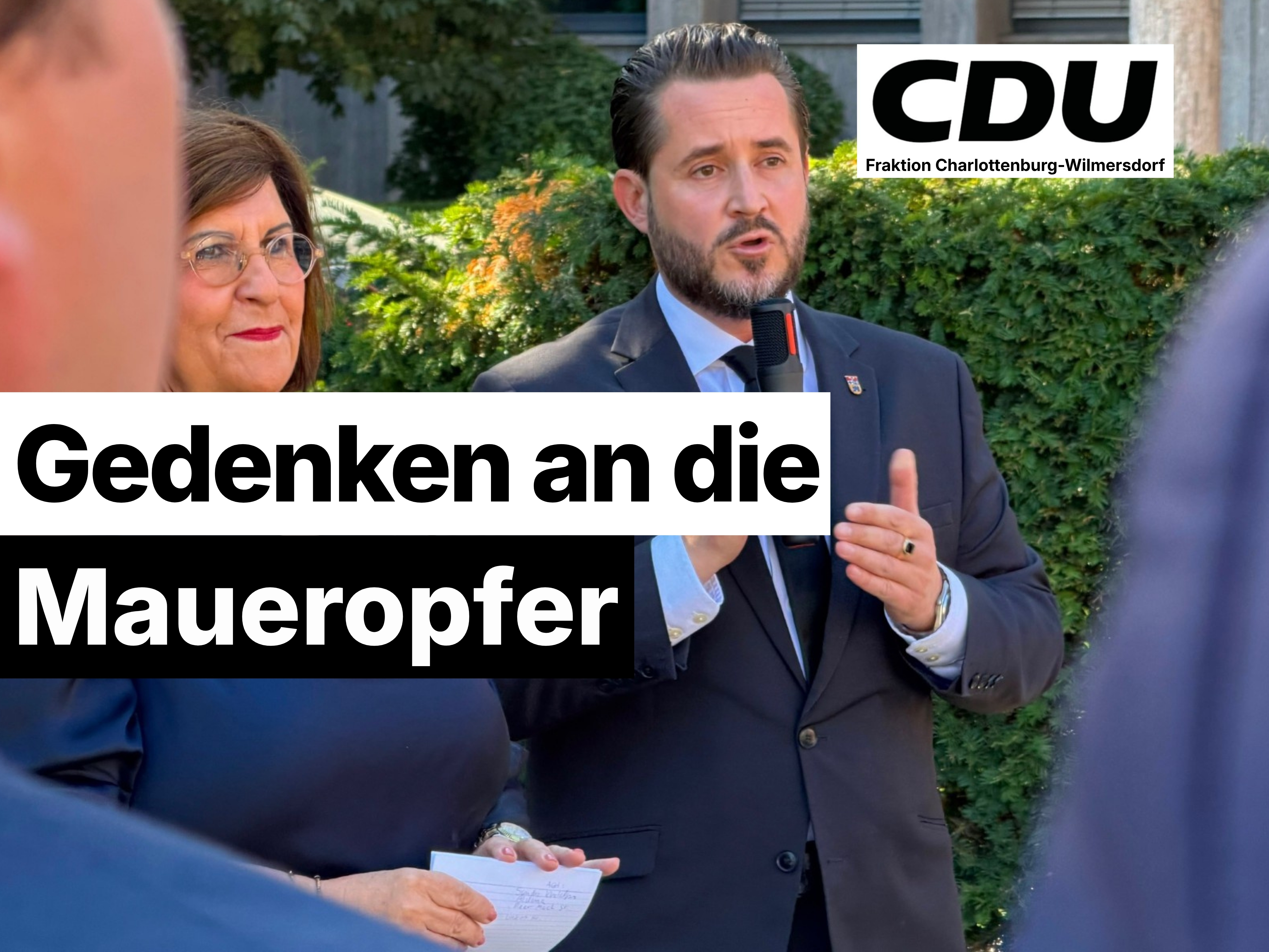 Foto: Kranzniederlegung am Steinplatz, Foto von Simon Hertel und Judith St�ckler